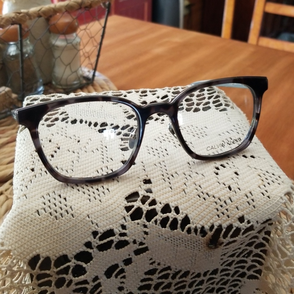 CALVIN KLEIN FRAMES